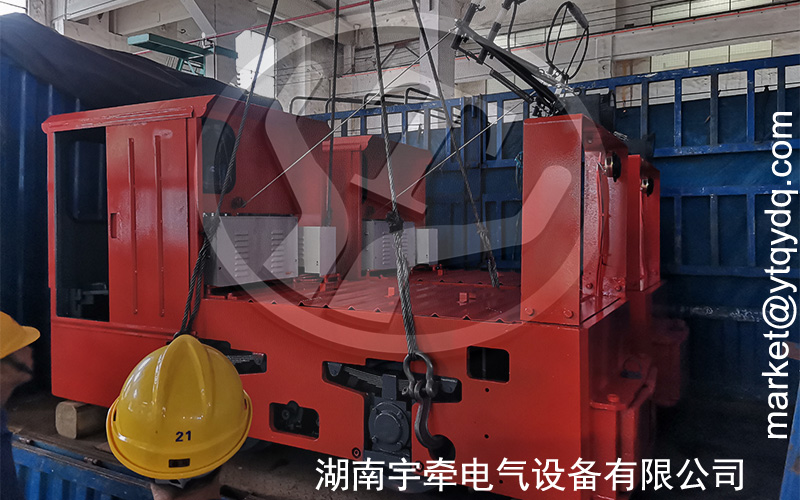 3噸架線(xiàn)式電機(jī)車(chē)發(fā)貨 3.jpg