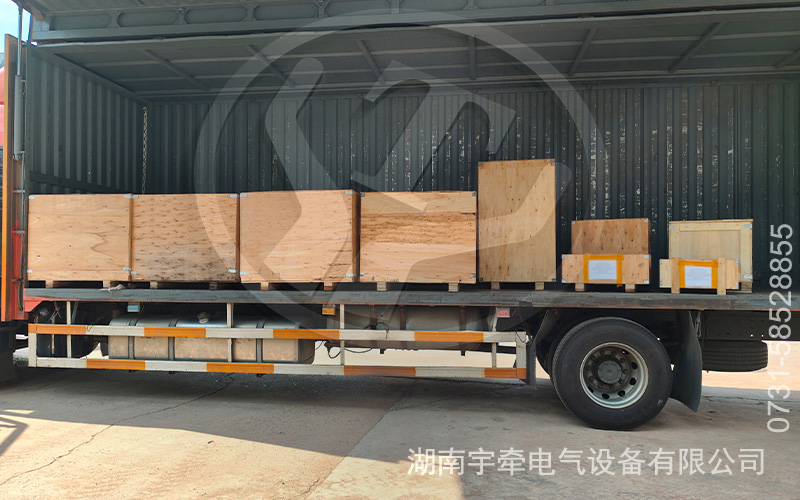 礦用湘潭電機(jī)車配件出口海外 5.jpg